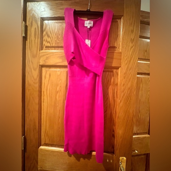 Olive & Oak - Intense Magenta Ribbed Sleeveless Midi Dress - Picture 9 of 13